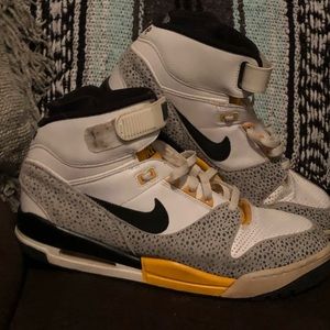 Men’s 13 Nike air revolutions